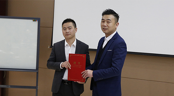 头条！总经理亲自颁发聘书，科恩电器商学院迎来新校长！